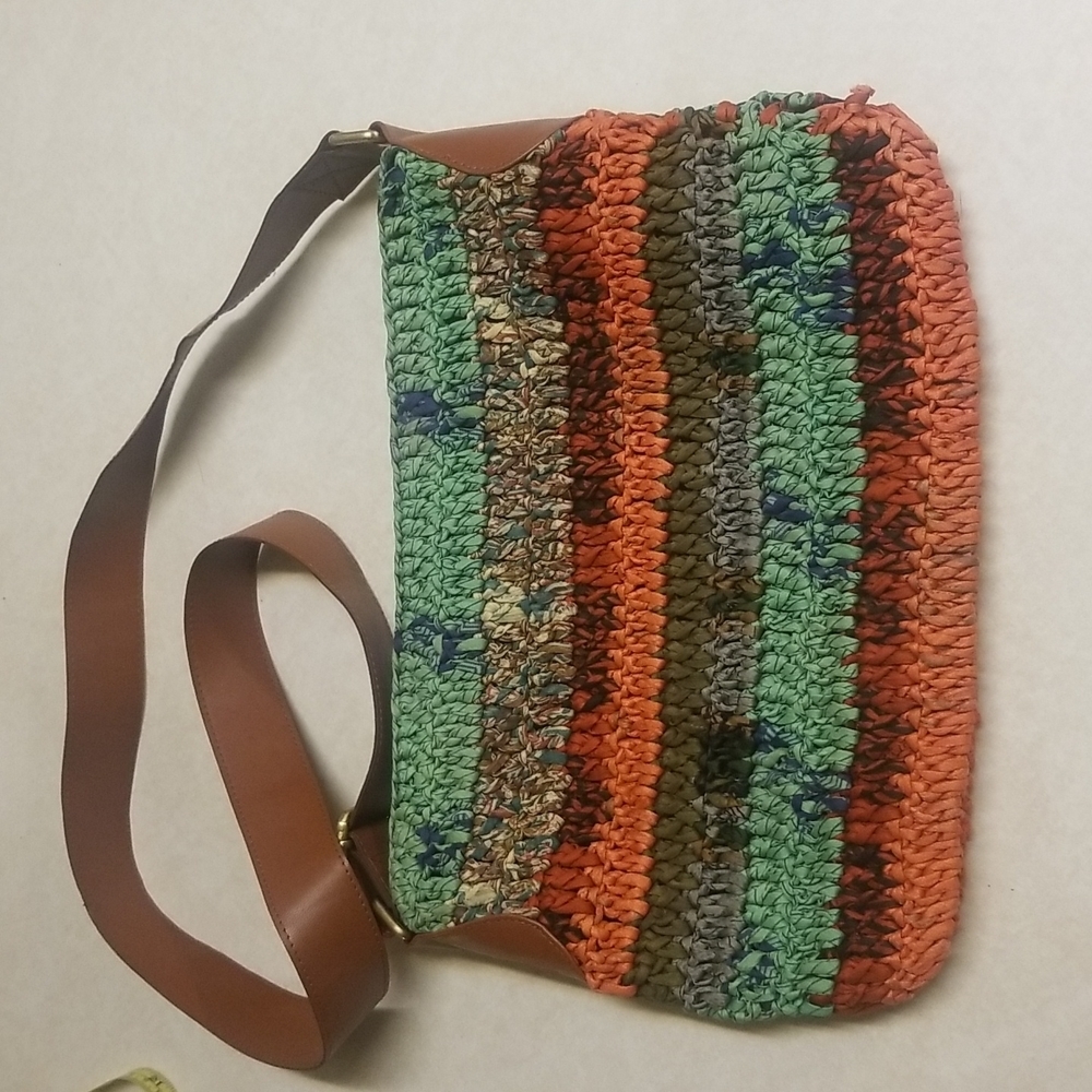 Earthredz crossbody wooven bag